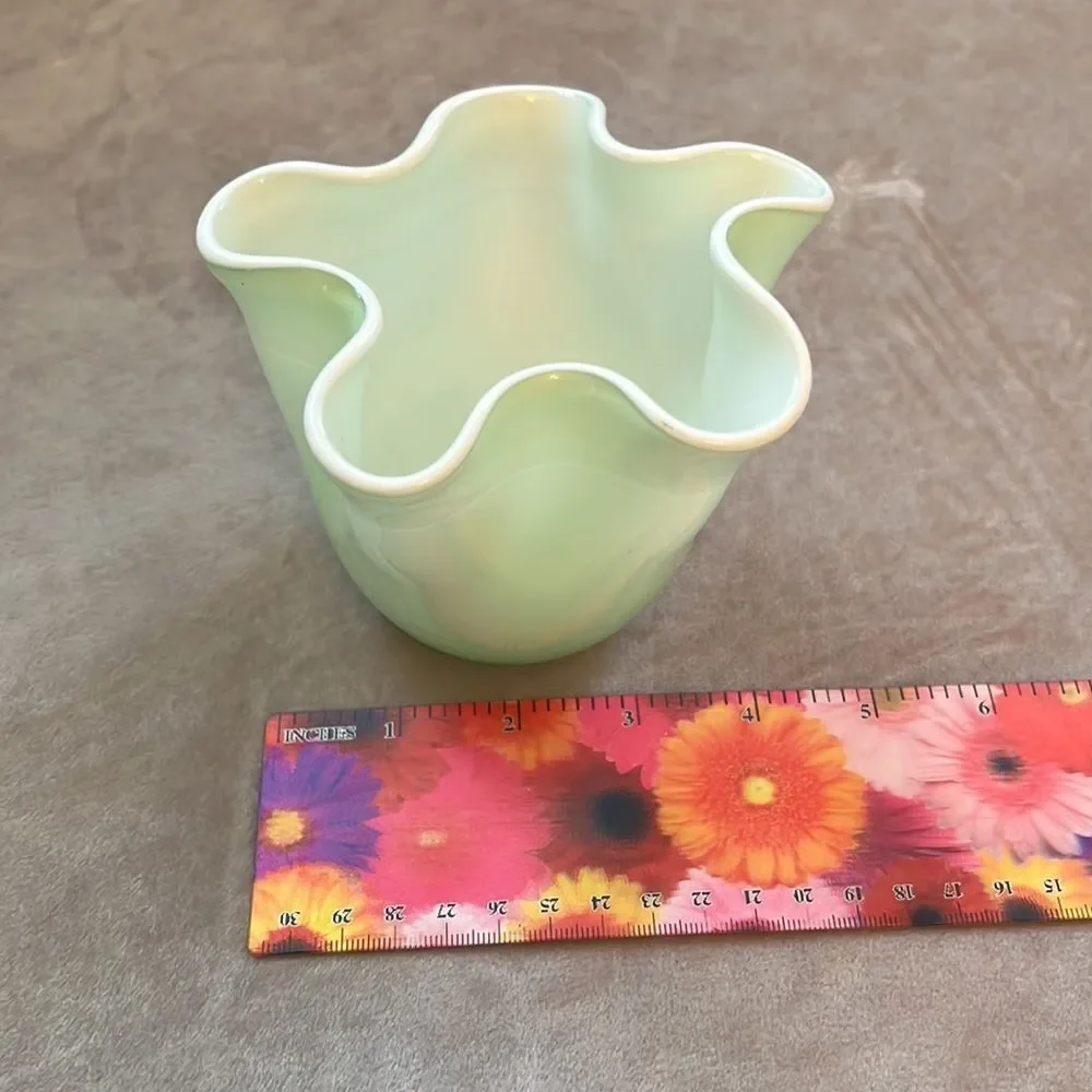 VTG Murano-style Handkerchief vase Green Glass Ruffled Vase With White Trim